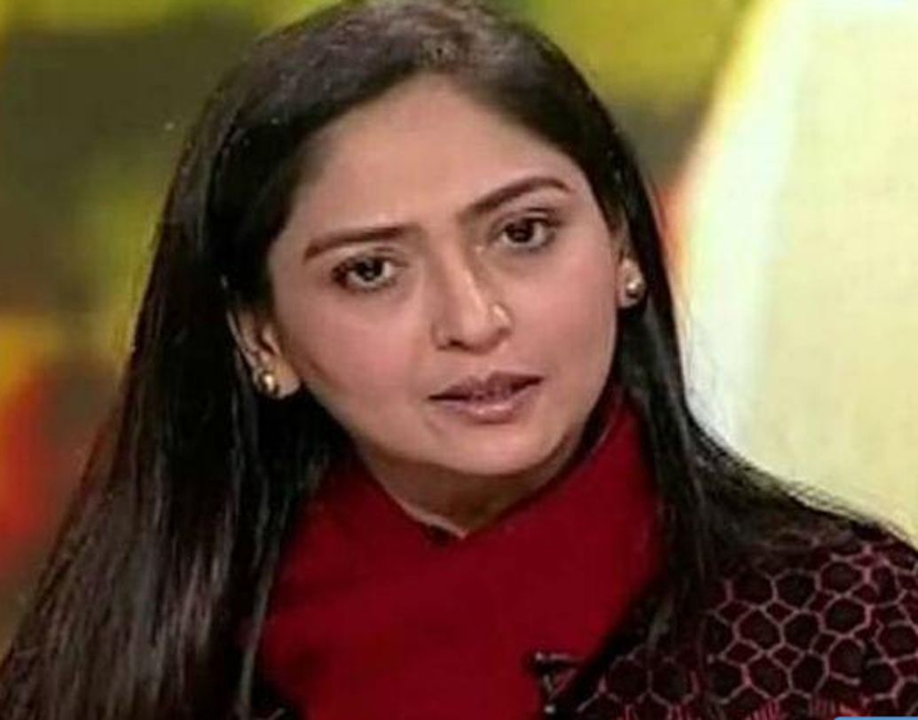 অমৃতা রাই: কংগ্রেস নেতা দিগ্বিজয় সিংহের সঙ্গে তাঁর সম্পর্ক এবং পরবর্তী সময়ে কংগ্রেস নেতাকে বিয়ে এক সময় সংবাদ মাধ্যমে অন্যতম চর্চিত বিষয় ছিল। টিভি সঞ্চালিকা সুন্দরী অমৃতা ৪৬ বছর বয়সে বিয়ে করেছিলেন কংগ্রেস নেতা দিগ্বিজয় সিংহকে, যখন তাঁর বয়স ৭০।