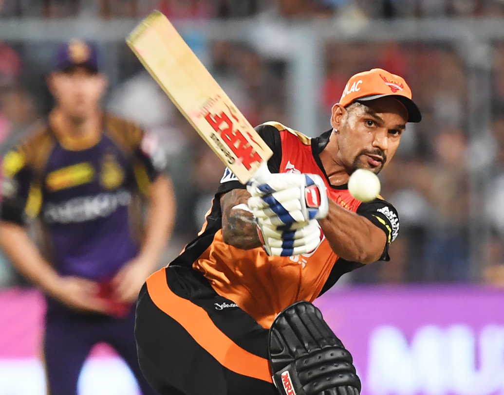 শিখর ধবন: চেন্নাইয়ের বিরুদ্ধে পুণে ম্যাচে দুরন্ত খেলেছিলেন। কিন্তু ধোনিদের বিরুদ্ধে শেষ ম্যাচে রান পাননি। আজ একটা ভাল শুরুর জন্য ফর্মে থাকা গব্বরের দিকেই তাকিয়ে থাকবে দল। ছবি: এএফপি।