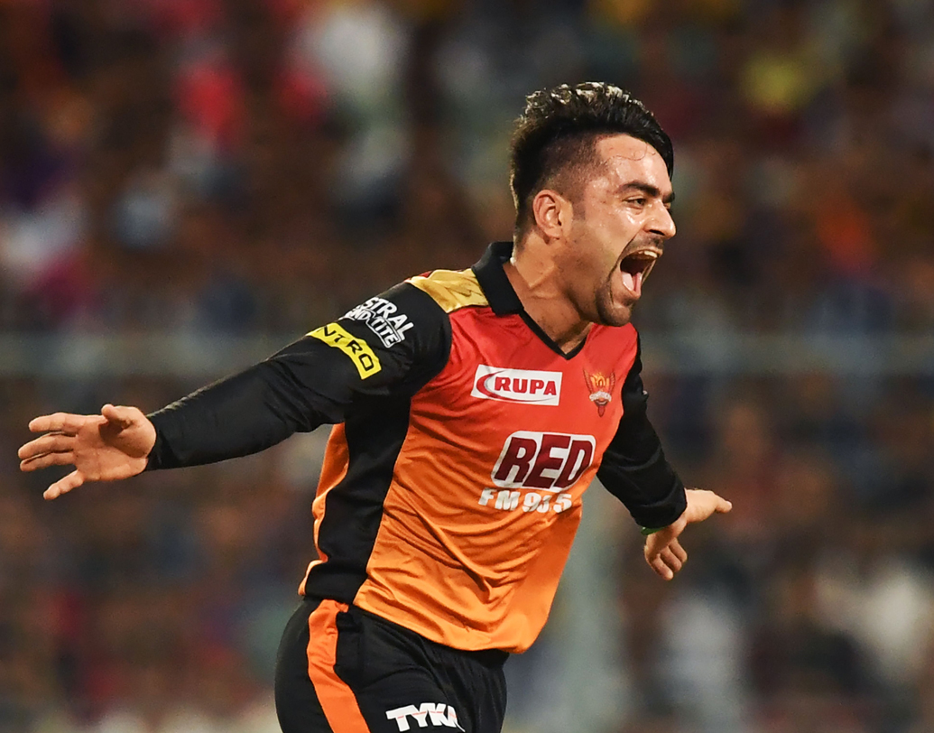 রশিদ খান: হায়দরাবাদের এই আফগান বোলারটি সম্পর্কে নতুন করে কিছু বলার নেই। শুধুই চমক আর চমক। বল-ব্যাট-ফিল্ডিং— সবেতেই চূড়ান্ত সফল।