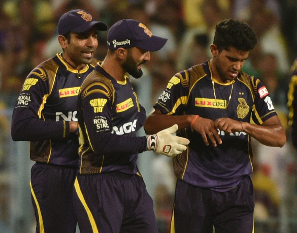 বল করতে গিয়ে আঙুলে চোট পেলেন শিভম মাভি।