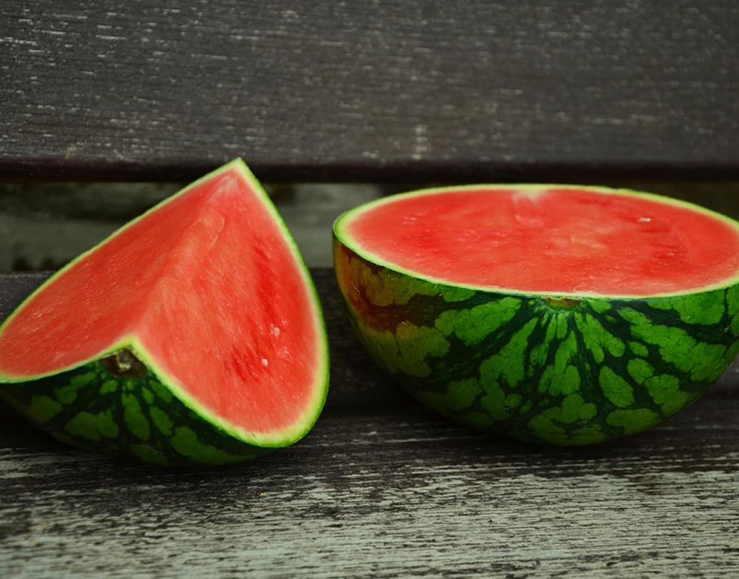 তরমুজে থাকে প্রচুর পরিমাণ পটাসিয়াম। এই খনিজ উপাদান আমাদের হার্ট ভাল রাখে, পেশী শক্তি বাড়ায়, হাড়ের গঠন মজবুত করে। কিন্তু, অতিরিক্ত পটাসিয়াম শরীরে গেলে হৃদরোগের ঝুঁকি বাড়ে, পালস রেট কমে যায়।