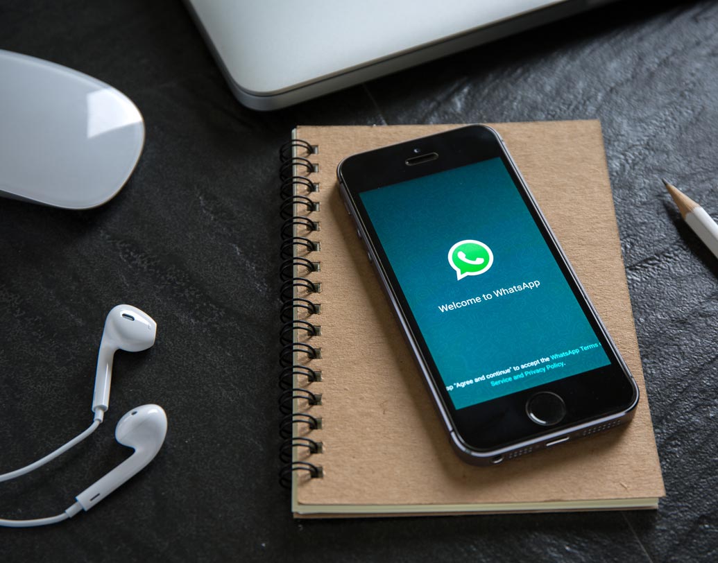 প্রথমে ‘ভয়েস কলিং’-এর সুবিধা নিয়ে আসে হোয়াটস্অ্যাপ। এর পর চালু হয় ওয়ান-অন-ওয়ান ভিডিও চ্যাটিং। এর প্রায় দু’বছর পর গ্রুপ ভিডিও কলিং এর সুবিধা পাবেন গ্রাহকেরা।