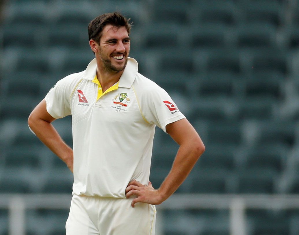 প্যাট কামিন্স: প্রায় সাড়ে পাঁচ কোটি টাকায় অজি পেসারকে কেনে মুম্বই ইন্ডিয়ান্স। তিনিও চোটের জন্য টুর্নামেন্ট শুরুর আগেই ছিটকে যান। তাঁর বদলে কিউয়ি পেসার অ্যাডাম মিলনেকে দলে নেয় মুম্বই। ছবি: রয়টার্স।