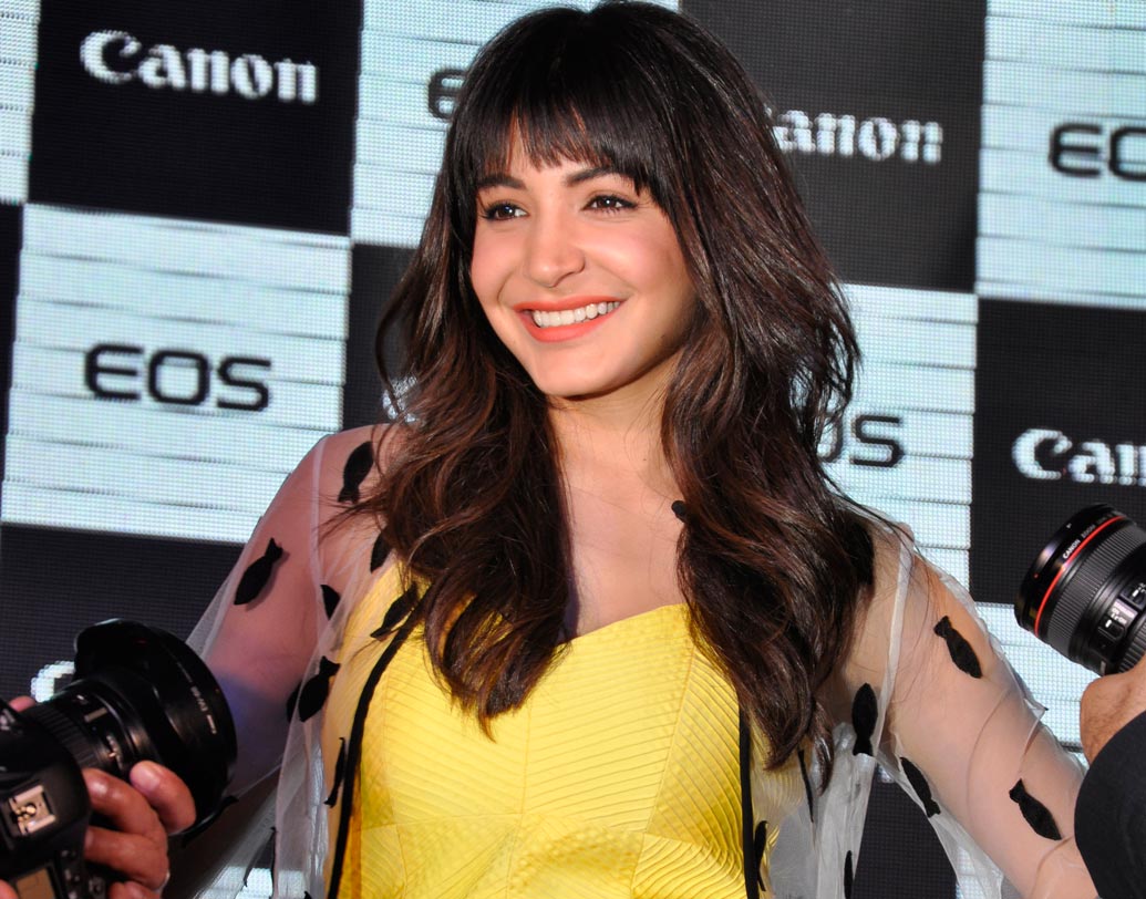 অনুষ্কা শর্মা: অডিশনের সময়েই অনুষ্কাকে বলা হয়েছিলেন বলি অভিনেত্রী হওয়ার মতো যথেষ্ট গ্ল্যামার নাকি তাঁর নেই। দেখতেও অনেক সাধারণ। তাই রূপোলি পর্দায় এন্ট্রি নৈব নৈব চ। শাহরুখের বিপরীতে ‘রব নে বানা দি জোরি’তে প্রথম নজর কাড়েন তিনি। বাকিটা ইতিহাস।