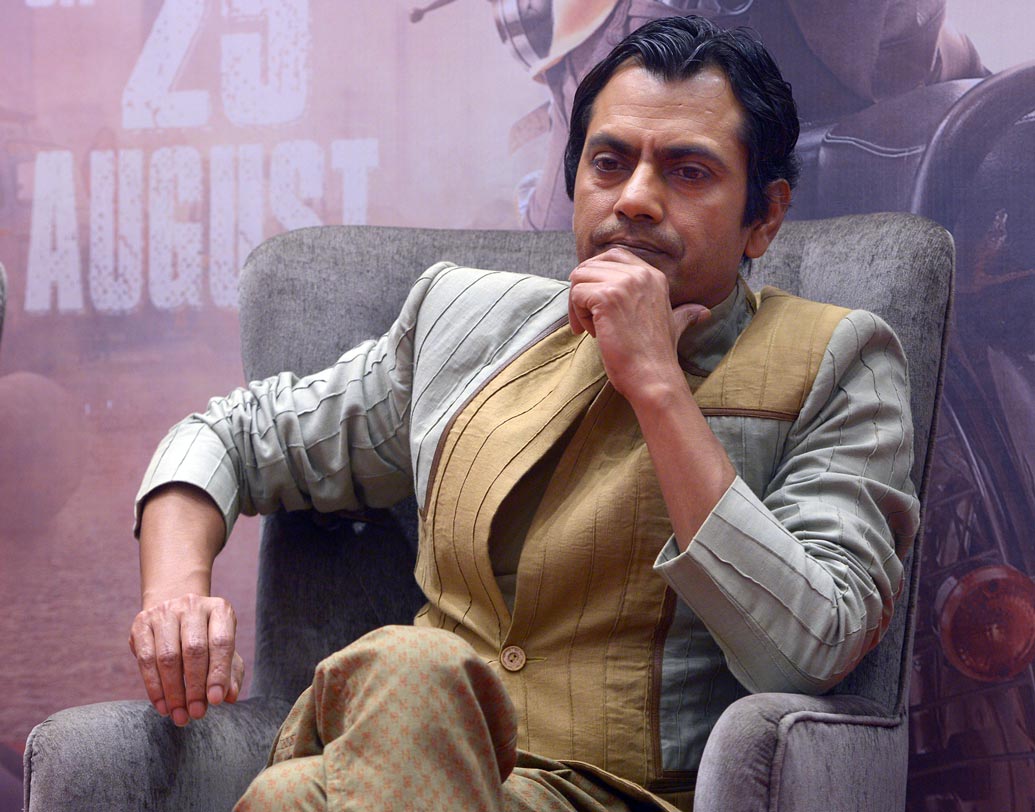 নওয়াজউদ্দিন সিদ্দিকি: অনেক ঝড় ঝাপটা পেরিয়ে তবে বলি দুনিয়ায় নিজেকে প্রতিষ্ঠিত করতে পেরেছেন নওয়াজ। বহুবার রিজেক্ট হয়েছেন অভিনেতা। সুযোগ পেলেও খুব ছোট চরিত্রেই তাঁকে কাস্ট করা হত। সেখান থেকেই নিজেকে প্রমাণ করেন নওয়াজ। বর্তমানে বলিউডের দাপুটে অভিনেতাদের মধ্যে এখন প্রথম সারিতেই থাকে তাঁর নাম।