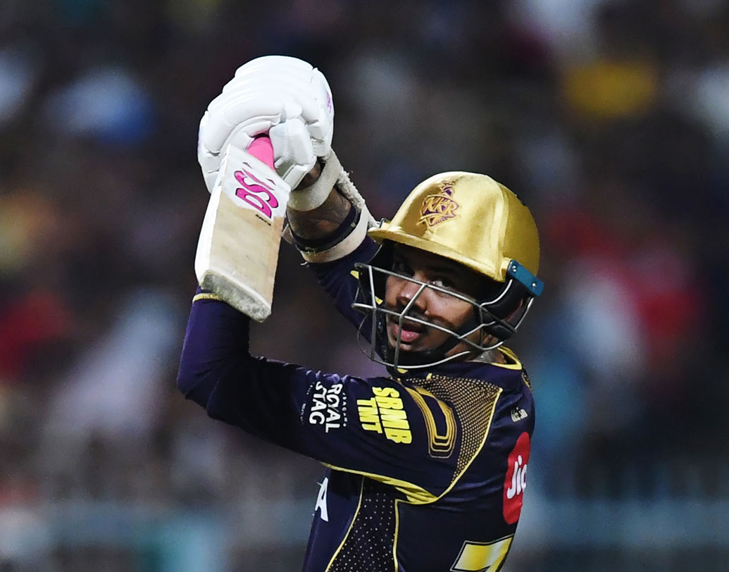 আট নম্বরে খেলতে পারেন সুনীল নারাইন। স্পিনার হিসাবে দলে তিনি এক প্রকার অপরিহার্য। তাঁর চার ওভার খেলতে রীতিমতো সমস্যায় পড়তে হয় তাবড় ব্যাটারকে। মাঝেমধ্যে ব্যাট হাতেও মন্দ খেলেন না অভিজ্ঞ নারাইন।