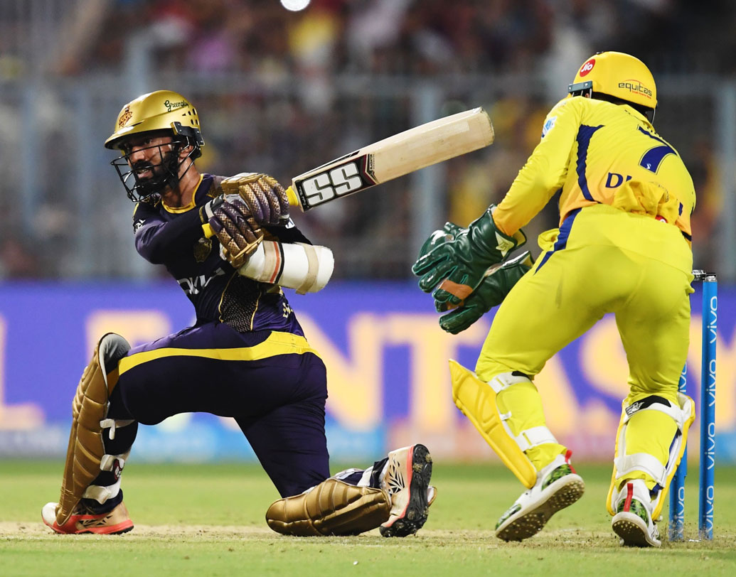 নাইটদের পরের দু’টি ম্যাচ মুম্বইয়ের বিরুদ্ধে। আজ হারলে টুর্নামেন্ট থেকে ছিটকে যাবেন রোহিতরা। মুম্বইয়ের বিরুদ্ধে নাইটদের রেকর্ড তেমন ভাল নয়। সে কথা মাথায় রেখে আগে থেকে স্ট্র্যাটেজি ঠিক করতে হবে নাইটদের। ছবি: এএফপি।