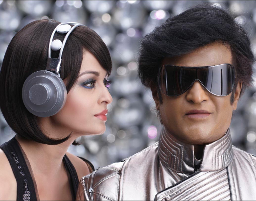 রোবট-রজনীকান্ত: এস শঙ্করের রোবট এক সময় বক্স-অফিসে তুমুল জনপ্রিয়তা পেয়েছিল। ২০১০ সালে ছবিটি মুক্তি পায়। একদিকে তুখোড় বিজ্ঞানী বশী ও অন্যদিকে তাঁর হাতেই তৈরি রোবট ‘চিট্টি’ দু’টি চরিত্রেই দাপটের সঙ্গে অভিনয় করেছিলেন থালাইভা।