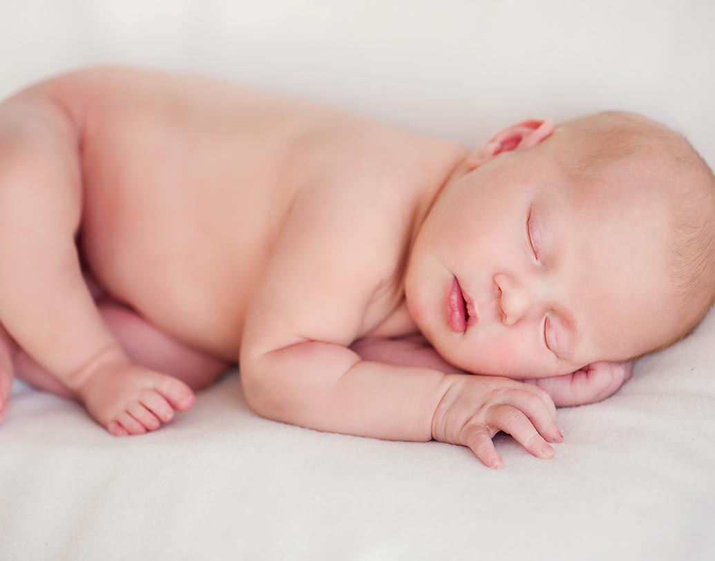 বয়স এক মাস হোক বা এক বছর, কখনওই আপনার সন্তানের নগ্ন ছবি সোশ্যাল মিডিয়ায় পোস্ট করবেন না। জানেন কি, এই সব ছবি নিয়ে শিশুদের উপর পর্নোগ্রাফি ফিল্ম তৈরি করে সাইবার অপরাধীরা? বর্তমানে শিশুদের উপর যৌন নির্যাতন, ধর্ষণের ঘটনা সামাজিক ব্যাধি হয়ে দাঁড়িয়েছে। তাই সচেতন থাকুন।