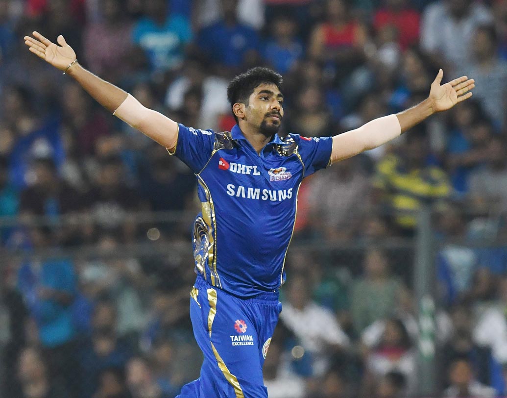 জসপ্রিত বুমরা: ধারাবাহিক ভাবে গোটা টুর্নামেন্টে ভাল বল করেছেন। আজকের ডু অর ডাই ম্যাচে প্রতিপক্ষকে বিধ্বস্ত করতে বুমরার দিকেই থাকিয়ে থাকবে দল। ছবি: এএফপি।