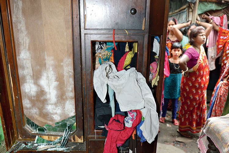 Kolkata news: Beat the Protestor