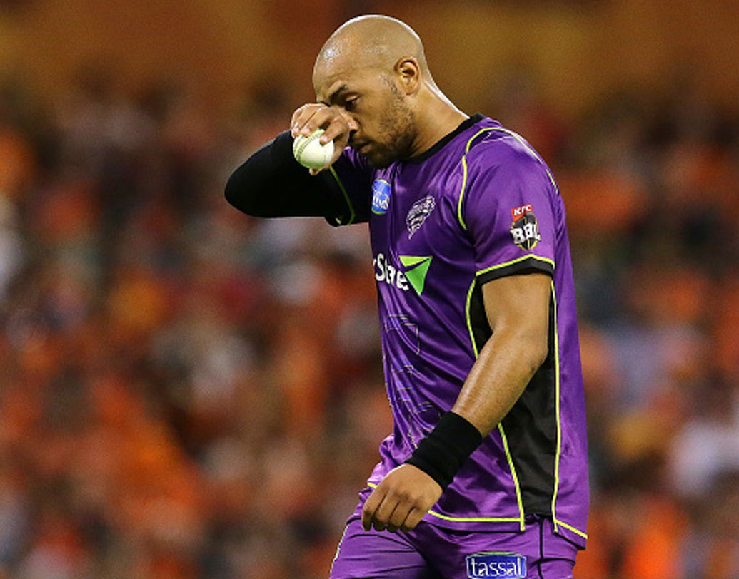 টাইমল মিলস: ইংল্যান্ড দলের বাঁ-হাতি ফাস্ট বোলার টাইমাল মিলসকে কিনেছিল আরসিবি। খরচ করেছিল ১২ কোটি। কিন্তু কিছু দিনের মধ্যেই দল বুঝে যায় কতটা ভুল সিদ্ধান্ত নিয়েছিল তারা।