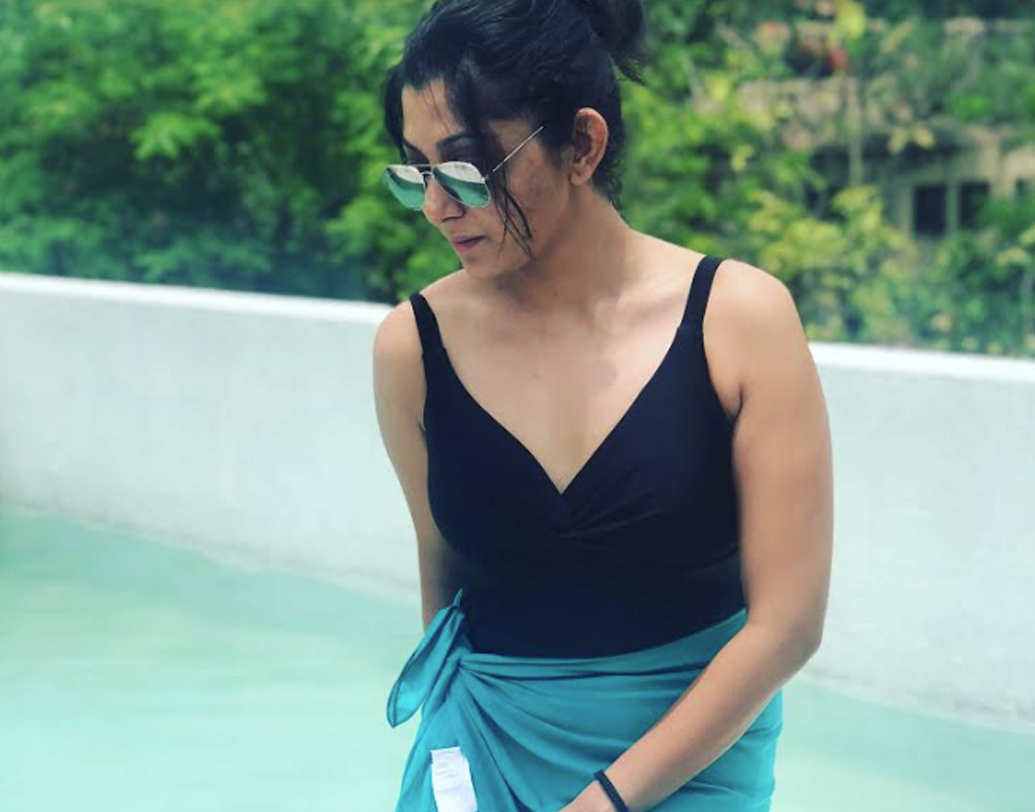 সাহসী পোশাকে দেবলীনা। গৌরবের সঙ্গে তাঁর বহু মুহূর্তের ছবি শেয়ার করেন সোশ্যাল মিডিয়ায়। তবে সম্পর্কের বিষয়ে এখনও তেমন ভাবে মুখ খোলেননি।