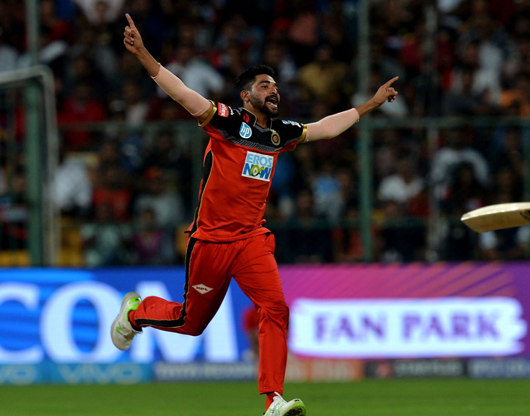 মহম্মদ সিরাজ: গতি দিয়ে তরুণ এই ফাস্ট বোলার সবাইকে চমকে দিয়েছেন। আজকের ম্যাচে তিনি মোটামুটি নিশ্চিত। ছবি: এএফপি।