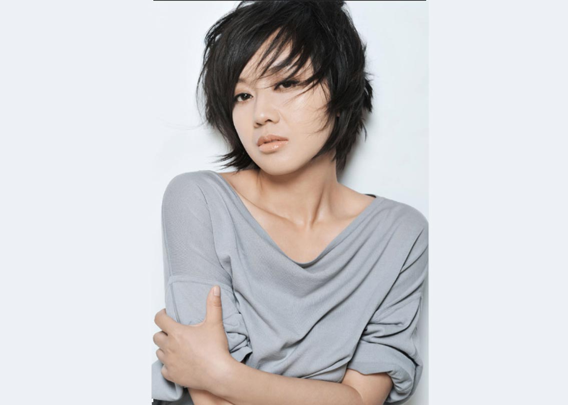 ১৯৯৪ সাল থেকে তাঁর থিয়েটারে অভিনয় শুরু। ২০০৬ সালে ৩৪ বছর বয়সে ‘মাই ওন সোর্ডসম্যান’-এ অভিনয় করে তিনি জনপ্রিয় হন।