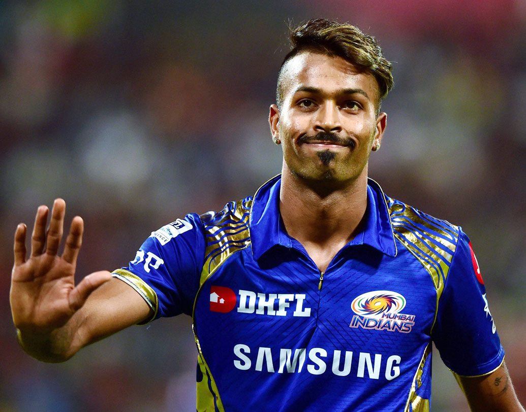 হার্দিক পাণ্ড্য: ব্যাট হাতে ভাল ফর্মে রয়েছেন এই অলরাউন্ডার। বল হাতেও গুরুত্বপূর্ণ সময় উইকেট তুলে নিয়েছেন হার্দিক। ছবি: পিটিআই।