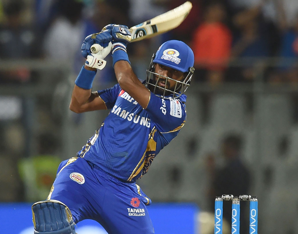 ক্রুনাল পাণ্ড্য:গত ম্যাচের অন্যতম নায়ক। তাঁর ১২ বলে ৩১ পঞ্জাবের বিরুদ্ধে ম্যাচ জেতায়। বল হাতেও ভাল পারফর্ম করেছেন ক্রুনাল। ছবি: এএফপি।