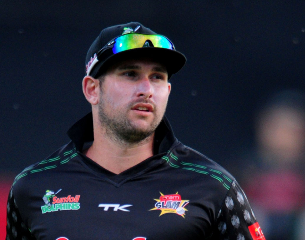 ক্যামেরন দেলপোর্ট: দক্ষিণ আফ্রিকার এই অলরাউন্ডারটি ডান হাতে পেস বোলিংয়ের পাশাপাশি বাঁহাতে ব্যাটিংটাও ভালই করেন। ঘুরে দাঁড়ানোর ম্যাচে আজ অভিষেক হতে পারে তাঁর।