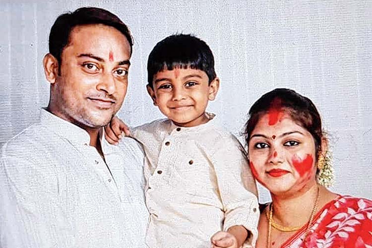 Kolkata News: The Councilor's daughter shocked to receive the news of her husband and son's death