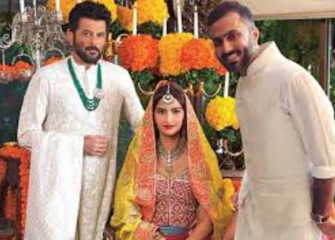 চলতি মাসের ৮ তারিখেই সোনমের বিয়ে। জানা গিয়েছে সঙ্গীত অনুষ্ঠানের কোরিয়োগ্রাফি করবেন ফারহা খান, সঞ্চালনা করবেন কর্ণ জোহর।