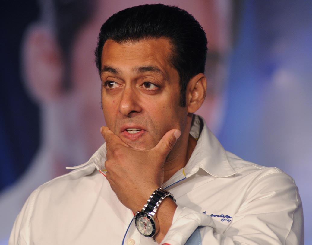 সলমন খান: এক প্রশ্নের উত্তরে সলমন জানিয়েছিলেন, ‘‘আমি এখনও ভার্জিন। আমার হবু স্ত্রীর জন্যই এই ভার্জিনিটি বাঁচিয়ে রেখেছি।’’