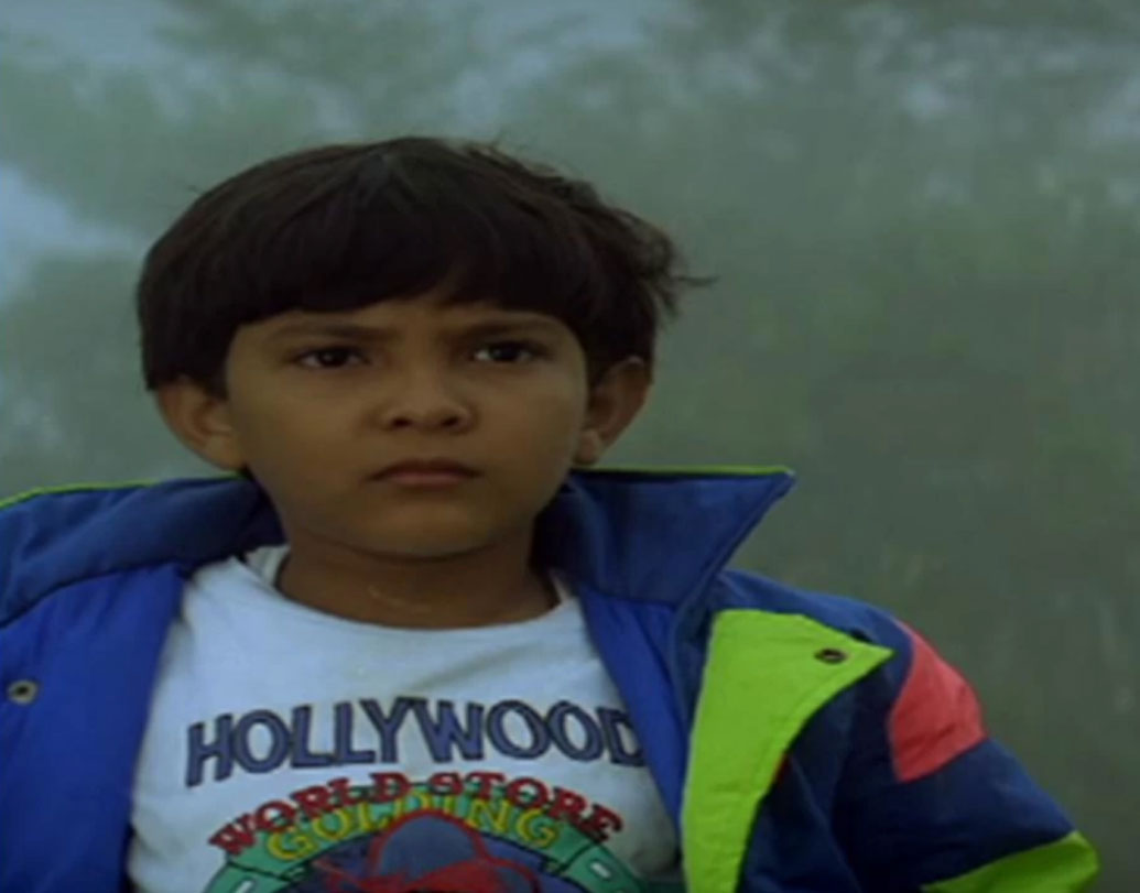 আদিত্য নারায়ণ: গায়কের পুত্র তিনি। আবার নিজেও গায়ক ও অভিনেতা দুইই। এহেন আদিত্য নারায়ণ ছোট বেলা থেকেই অভিনয় জগতে। ‘পরদেশ’, ‘যব প্যায়ার কিসিসে হোতা হ্যয়’ ইত্যাদি ছবিতে শিশু চরিত্রে অভিনয় করেছেন তিনি।