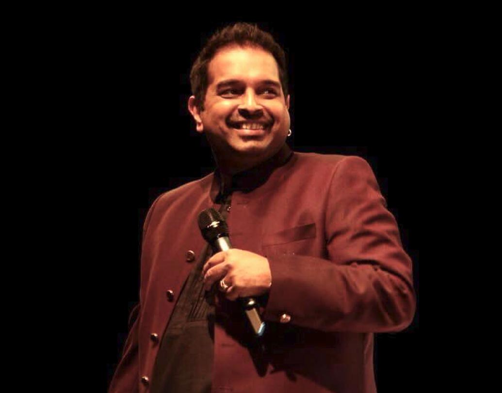 গ্র্যামি জেতার পর মঞ্চে দাঁড়িয়েই শঙ্কর জানান, এই পুরস্কার তিনি তাঁর স্ত্রীকে উৎসর্গ করলেন।