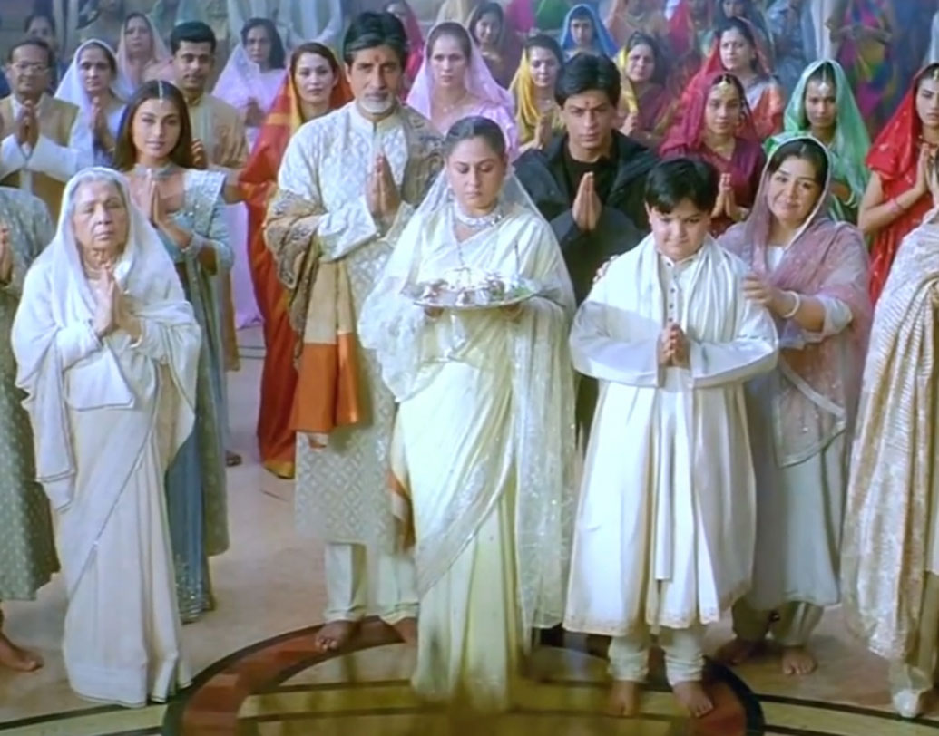 কভি খুশি কভি গম: এই ছবির জন্য মুম্বইয়ের একটি ফিল্ম স্টুডিওতে দিল্লির চাঁদনি চককে হবহু ফুটিয়ে তুলেছিলেন ছবির শিল্প নির্দেশকেরা। ছবিতে যে রাইচাঁদ ম্যানসন দেখা গিয়েছিল তারই অভ্যন্তরীন সব কারুকার্য এই সেটের ভিতরেই নির্মিত হয়েছিল। ‘কভি খুশি কভি গম’ এর জন্য ১৮ থেকে ১৯ টি সেট তৈরি করেছিলেন শিল্প নির্দেশক শর্মিষ্ঠা রায়। শ্রেষ্ঠ আর্ট ডিরেক্টর হিসেবে ফিল্মফেয়ার পুরস্কারও জিতে নিয়েছিলেন শর্মিষ্ঠা।