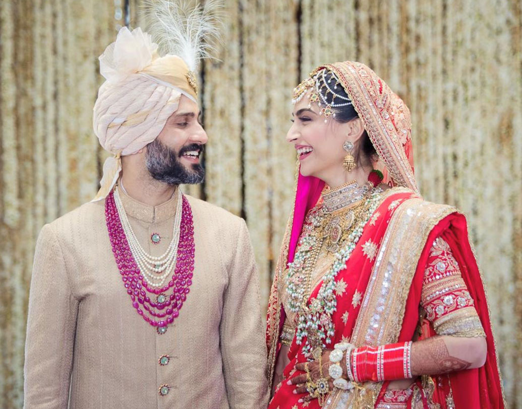 দিল্লির ব্যবসায়ী আনন্দ আহুজার সঙ্গে গাঁটছড়া বাঁধলেন সোনম কপূর।