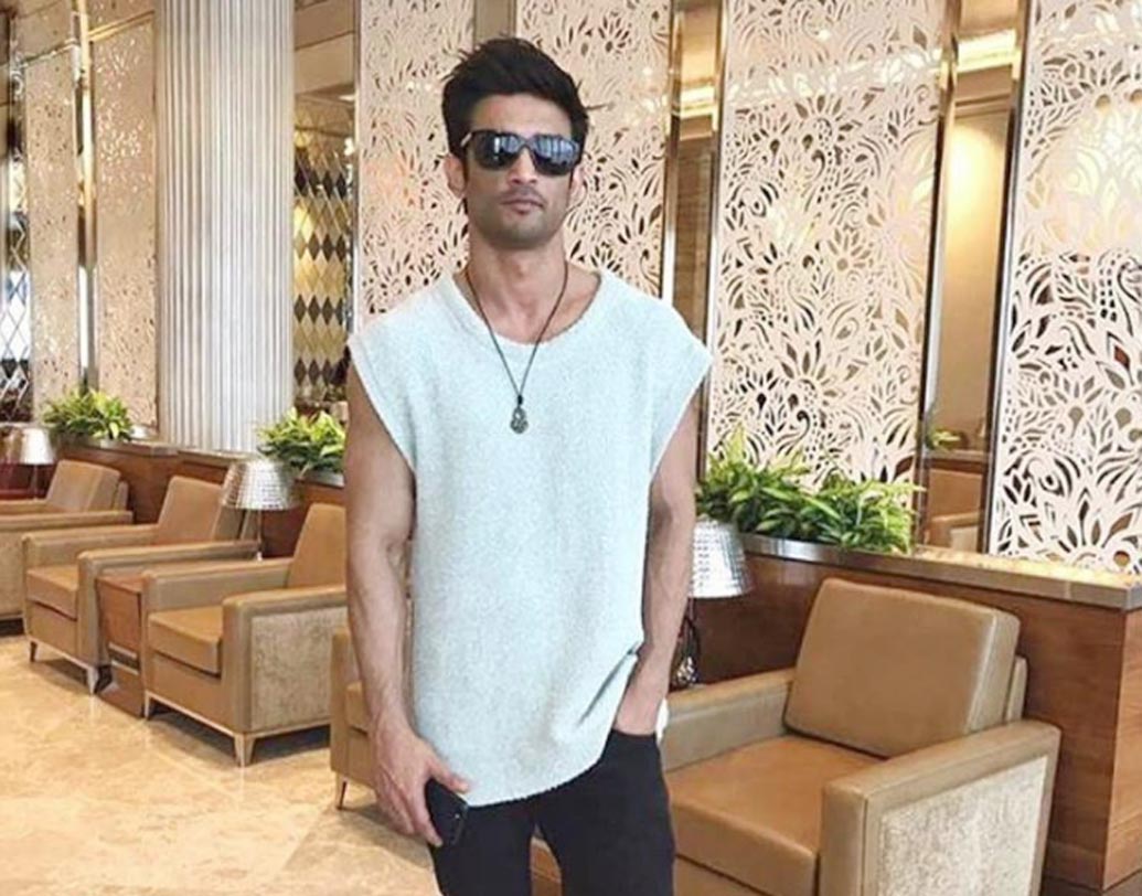 সুশান্ত সিংহ রাজপুত: ছোট থেকেই অভিনেতা হওয়ার স্বপ্ন দেখতেন সুশান্ত। পড়াশোনাতেও মেধাবী ছিলেন তিনি। দিল্লি কলেজ অব ইঞ্জিনিয়ারিং থেকে মেকানিক্যাল ইঞ্জিনিয়ারিং নিয়ে পড়াশোনাও শুরু করেন তিনি। শোনা গিয়েছে, অভিনয়ের জন্য নাকি তৃতীয় বর্ষের পরেই কলেজ ছেড়ে দিয়েছিলেন তিনি।