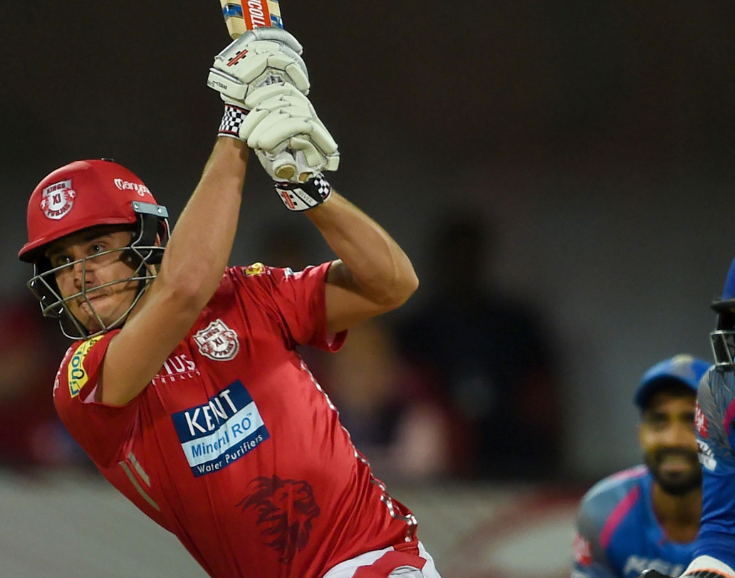 মার্কাস স্তইনিস: দ্রুত রান করার ক্ষমতা অসাধারণ। ব্যাট-বল দুয়েতেই সমান ভাবে পারদর্শী। মাঝ পর্বে দলের অন্যতম ভরসাও বটে।