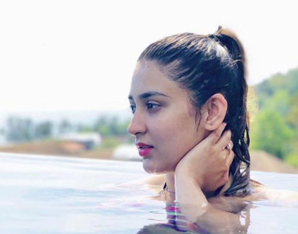 বহুদিন পর ছোট পর্দায় ফিরেছেন ঐন্দ্রিলা। নিজের কাজের ব্যাপারে বরাবরই কনফিডেন্ট অভিনেত্রীর কাজ ফের দর্শকদের পছন্দের তালিকার শীর্ষে।