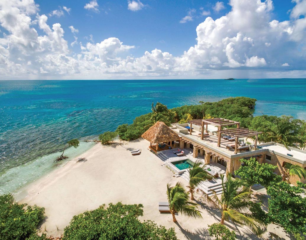 দ্বীপের নাম গ্ল্যাডেন প্রাইভেট আইল্যান্ড। সবুজের ক্যানভাস ও নীল জলের কোলাজে পর্যটকদের মন ভোলাতে সুন্দর করে সাজিয়ে তোলা হয়েছে দ্বীপটিকে। যান্ত্রিক কোলাহল নয়, এখানেই কান পাতলেই শোনা যায় অচেনা পাখির কুজন আর দিগন্ত বিস্তৃত জলরাশির আহ্বান।