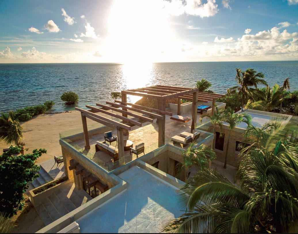 গ্ল্যাডেনের ঠিকানা মধ্য আমেরিকা। বেলিজ শহরের উপকূলে অবস্থিত এই দ্বীপটি আয়তনে দেড় বিঘারও কম। পর্যটকদের বিশ্রামের জন্য রয়েছে গাছগাছালি ঘেরা ছোট্ট দু’কামরার একটি লাক্সারি রিসর্ট।