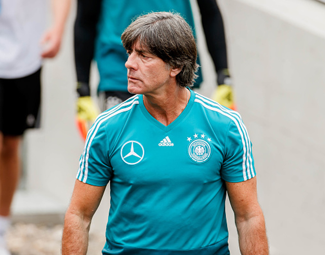 জোয়াকিম লো: দশ বছরের বেশি জার্মানির সিনিয়র দলের দায়িত্বে রয়েছেন লো। তাঁর কোচিংয়ে বিশ্বকাপ জিতেছে জার্মানি। জিদানের পরিবর্ত হিসেবে অন্যতম দাবিদার তিনিও।
