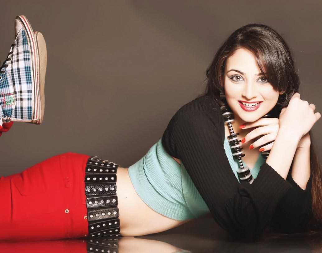 টেলি ধারাবাহিক আর অ্যাড ফিল্ম দিয়ে কেরিয়ার শুরু। ১৯৯৮ সালে স্টার প্লাসে ‘কোরা কাগজ’ ধারাবাহিকে শিশু অভিনেতা হিসেবে পর্দায় আত্মপ্রকাশ।