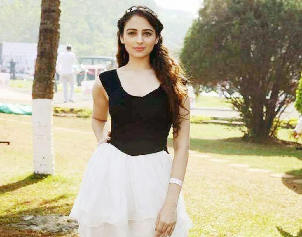 ১৯৯৪ সালে উত্তরপ্রদেশে জন্ম জোয়ার। আর এন শাহ স্কুল থেকে পড়া শেষ করে মুম্বইয়ের মিঠিবাই কলেজ থেকে স্নাতক করেন জোয়া। পড়াশোনার সঙ্গে পাল্লা দিয়ে চলতে থাকে অভিনয়।