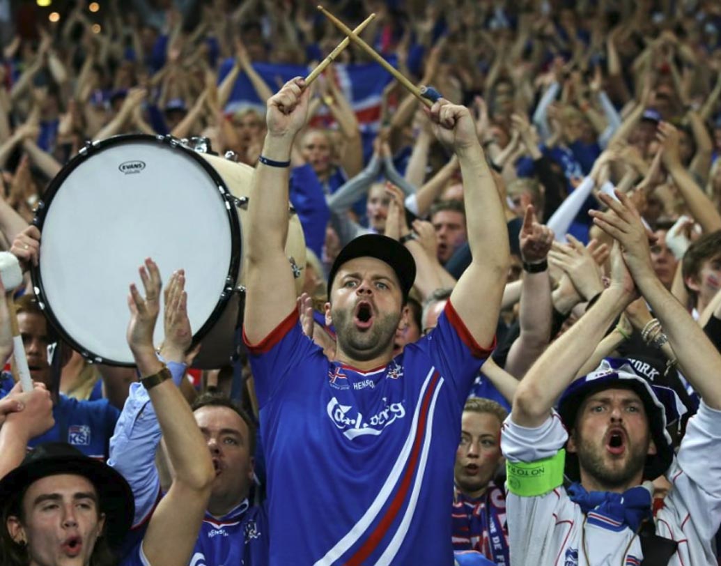 আইসল্যান্ডের প্রায় ৬৬ হাজার ফুটবল ফ্যান বিশ্বকাপের টিকিটের জন্য আবেদন করেছেন। সংখ্যাটা ওই দেশের মোট জনসংখ্যার প্রায় ২০ শতাংশ।