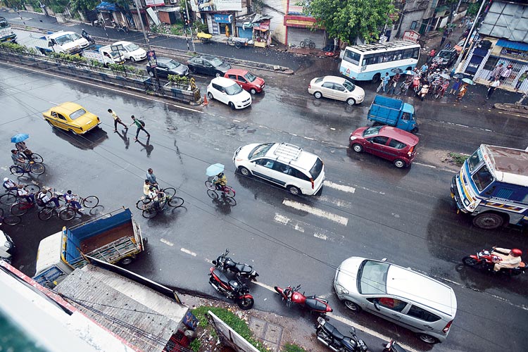 অকুস্থল: দুর্ঘটনার পরে সেই এলাকা। শনিবার। নিজস্ব চিত্র