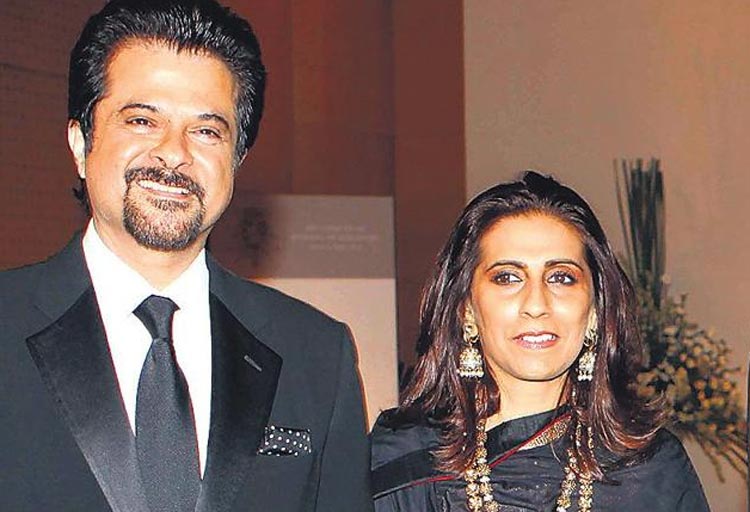 অনিল কপূর: দীর্ঘ ৫ বছর সম্পর্কে থাকার পর ১৯৮৪ সালে কস্টিউম ডিজাইনার সুনিতা ভবানীকে বিয়ে করেন। তাঁর আগে তিনি অনেক ফিল্ম করেছেন কিন্তু সে ভাবে বলিউড তাঁকে চেনেনি। বিয়ের বছরই অর্থাৎ ১৯৮৪ সালে যশ চোপড়ার ফিল্ম ‘মশাল’-এ অভিনয় করে ফিল্মফেয়ার অ্যাওয়ার্ড জেতেন। আর পিছনে তাকাতে হয়নি অনিল কপূরকে।