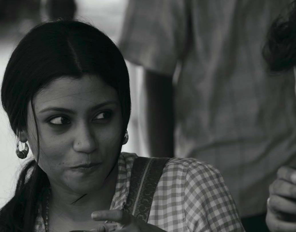 কঙ্কণা সেনশর্মা: ২০১৩ সালে গৌতম ঘোষ পরিচালিত ‘শূন্য অঙ্ক’ ছবিতে একজন সাংবাদিকের ভূমিকায় দেখা গিয়েছিল তাঁকে। ছবির রাকা ওরফে কঙ্কণা গ্ল্যামার জগত এবং পেজ-থ্রি-র সাংবাদিকতা ছেড়ে আদিবাসী জীবনের উপর কাজ শুরু করেন। ছবিটিতে ছক ভাঙা অভিনয়ে নজর কেড়েছিলেন কঙ্কণা।