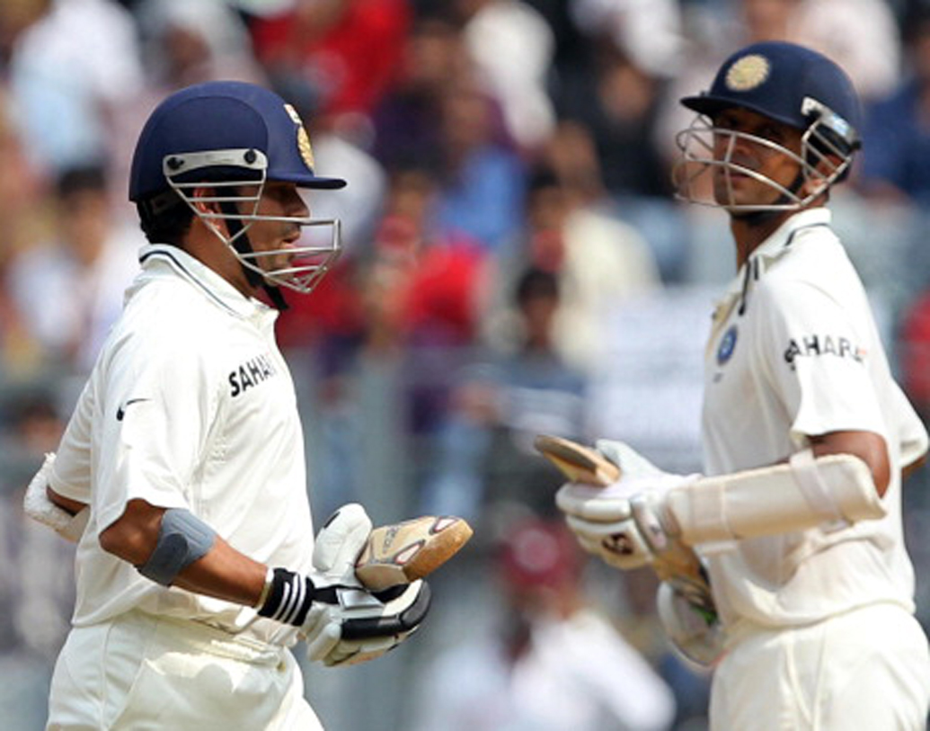 রাহুল দ্রাবিড় ও সচিন তেন্ডুলকর: এক কথায় ভারতীয় দলের সর্বকালের সেরা জুটি। ১৪৩ বার জুটি বেঁধে ৬৯২০ রান করেছেন। জুটিতে সেরা রান ২৪৯। ২০ বার শতরান এসেছে এই জুটির হাত ধরে। তেমনই ২৯ বার পঞ্চাশের বেশি রান যোগ করেছেন তাঁরা। গড় ৫০.৫১। সেরা ২৪৯ রানের পার্টনারশিপ।