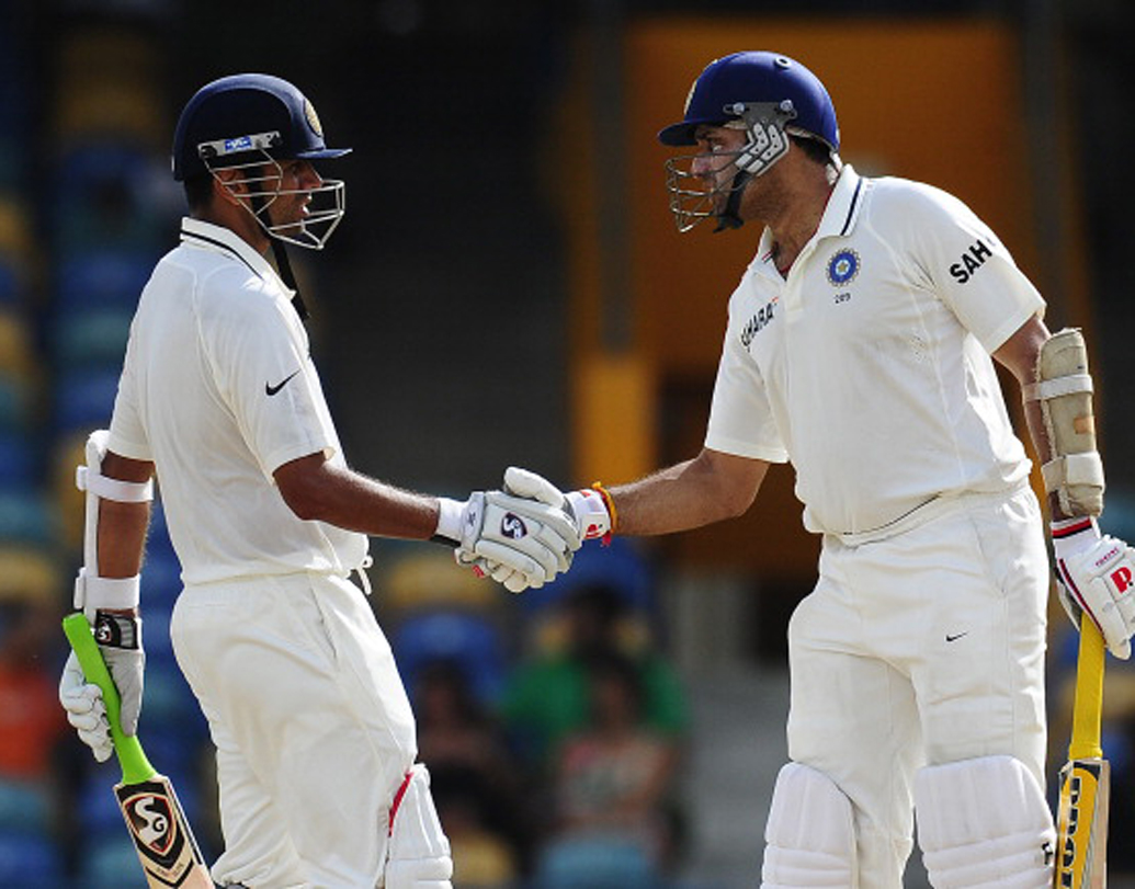 রাহুল দ্রাবিড় ও ভিভিএস লক্ষ্মণ: ইডেনে অস্ট্রেলিয়ার বিরুদ্ধে ম্যারাথন পার্টনারশিপের কথা মনে আছে যে কোনও ক্রিকেটপ্রেমীর। বিশ্ব ক্রিকেটে আজও আলোচিত সেই ইনিংস। রাহুল আর লক্ষ্মণ মিলে ৮৬ বার জুটি বেঁধেছেন। করেছেন ৪১৬৫ রান। গড় ৫১.৪৫। ১২ বার শতরান করেছে রাহুল-লক্ষ্মণ জুটি। পঞ্চাশের বেশি এসেছে ১৪ বার।