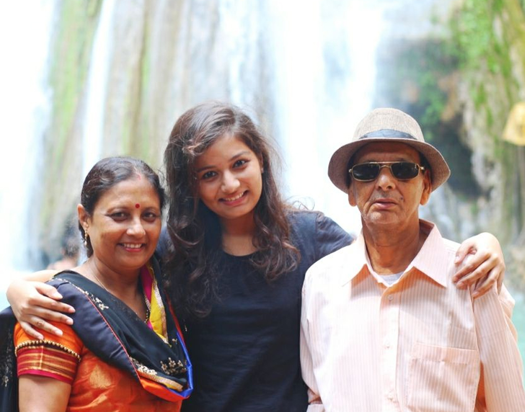 বাড়ি থেকেও সমান উৎসাহ পেয়েছেন বলে জানিয়েছেন তানিয়া। তিনি বলেছেন, “বিপদের ঝুঁকি আছে জেনেও মা প্রেরণা জুগিয়েছেন। সাপোর্ট করেছে দিদিও।”