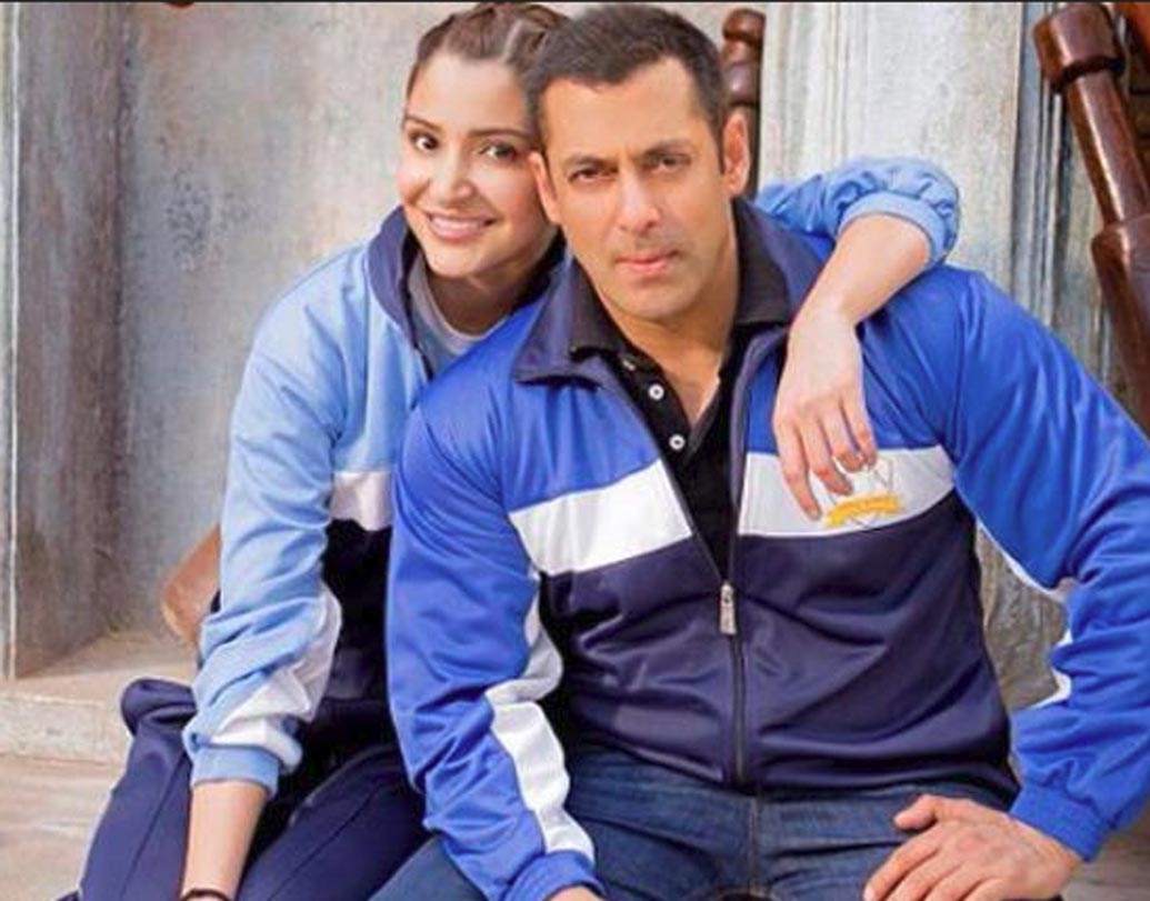 সুলতান: সলমনের কেরিয়ারের অন্যতম ব্লকবাস্টার ছবি ‘সুলতান’-এর অফারও ফিরিয়ে দিয়েছিলেন বলিউডের ‘মস্তানি’। আলি আব্বাস জাফরের পরিচালনায় ছবিটি মুক্তি পায় ২০১৬ সালে। শোনা গিয়েছিল, সেই সময় নাকি অন্য ছবির শুটিংয়ে ব্যস্ত ছিলেন দীপিকা। সময় দিতে পারেননি বলেই ছবির অফার ফিরিয়ে দিয়েছিলেন তিনি।