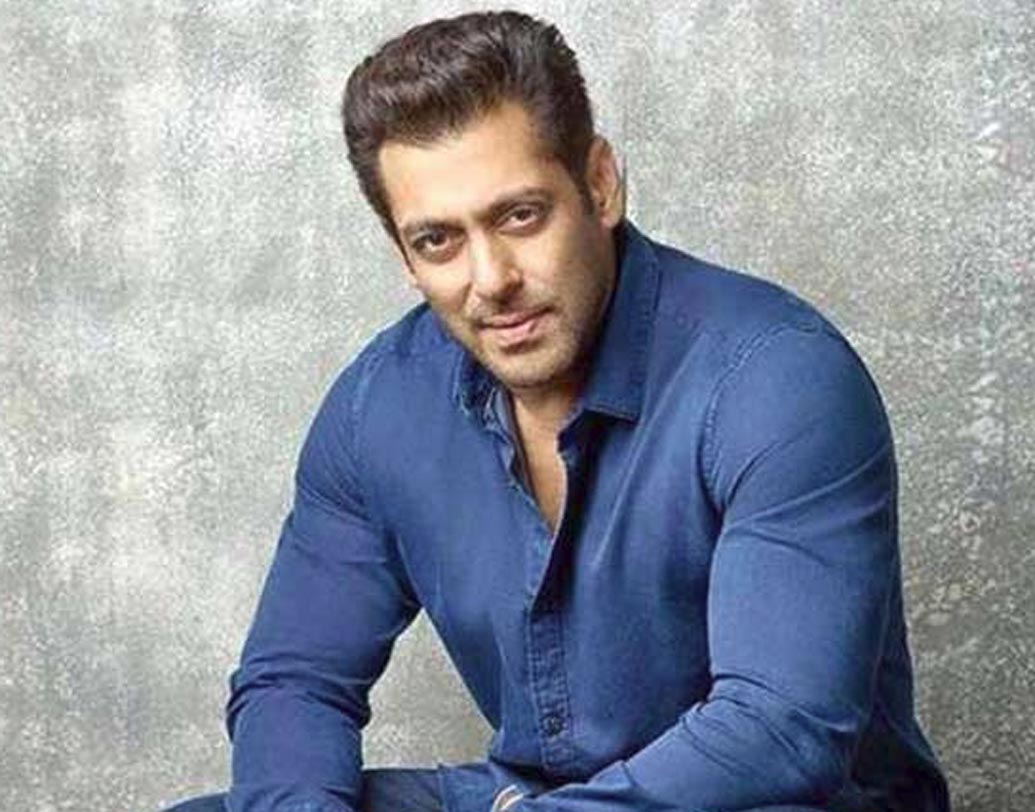 সলমন খান: বলিউড ভাইজানের প্রাতরাশের বহর শুনলে অবাক হয়ে যাবেন। স্বাস্থ্যকর এবং ভারী জলখাবারই পছন্দ সলমনের। প্রতিদিন প্রাতরাশে তাঁর চাই ডিম, ব্রেড-বাটার, সব্জি, চাপাটি এবং লো ফ্যাট মিল্ক।