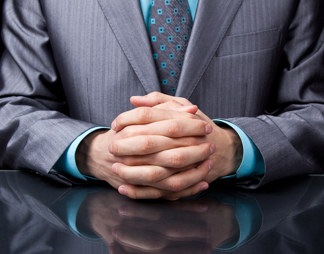 বদল আসুক বডি ল্যাঙ্গুয়েজে: ফাঁকি দিতে ‘না’ বলা যেমন অমার্জনীয়, দরকারে ‘না’ বলা কিন্তু ততটাই গ্রহণযোগ্য। মোদ্দা কথা, যুক্তিসঙ্গত ‘না’ কোনও অপরাধ নয়। তাই তা বলতে গিয়ে অহেতুক টেনশন করে টাই-এর নট আলগা, জবজবে ঘাম— এসব বোকামি। আবার রাগের মাথায় ঔদ্ধত্যও কাম্য নয়। তাই ‘না’ বলার বডি ল্যাঙ্গুয়েজে যেন চাপ থাকে পেশাদারিত্বের।