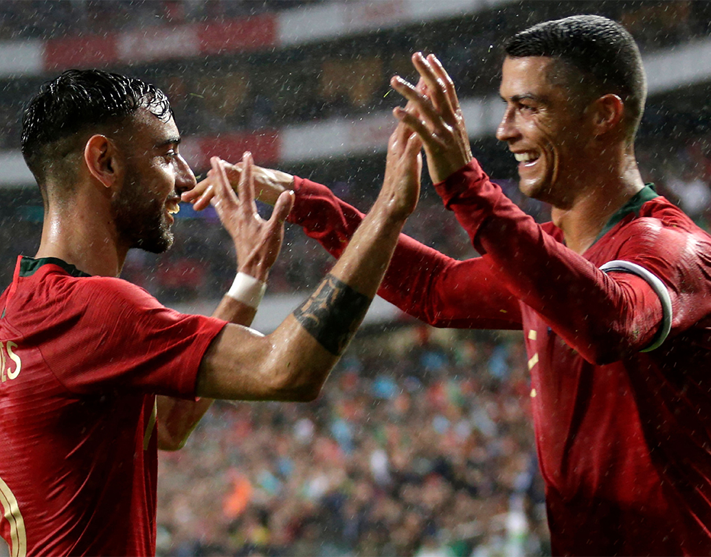 পর্তুগালের হাতে ট্রফি ওঠার আশা ছে়ড়ে দিলেও মোরিনহোর মতে, রাশিয়ায় বেশ ভালই পারফরম্যান্স করবেন তাঁর দেশের ফুটবলাররা। কোয়ার্টার ফাইনালের ওঠার পথে উরুগুয়ে বা ফ্রান্সের মতো দলকেও পর্তুগাল হারাবে বলে মনে করছেন তিনি। ছবি: এএফপি।