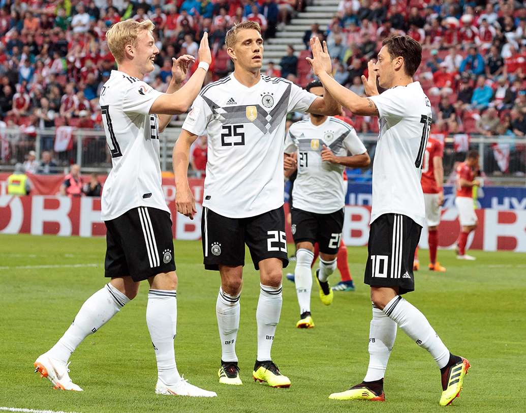 আর্জেন্তিনা ছাড়াও জার্মানির উপর বেশ ভরসা রয়েছে মোরিনহোর। শেষ ষোলোর পথে বেলজিয়ামের মতো শক্তিশালী দলের হার হবে জার্মানদের হাতে থুড়ি পায়ে। ছবি: এএফপি।