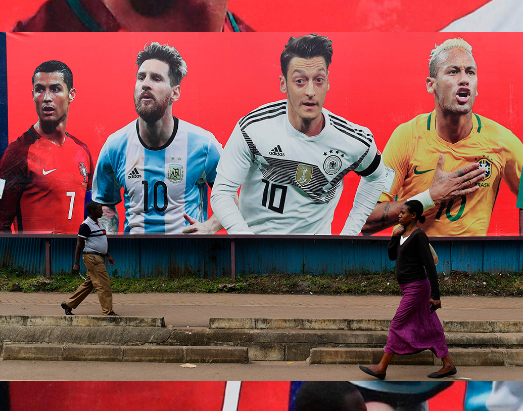 তা হলে বিশ্বকাপের শেষ চারে কারা কারা উঠবে? মোরিনহোর বাজি থাকছে নিজের দেশ পর্তুগালের দিকে। বাকি তিন দেশ বাছতে গিয়ে তেমন কোনও চমক দেননি তিনি। তবে অবশ্যই রেখেছেন ব্রাজিল, আর্জেন্তিনা এবং জার্মানিকে।